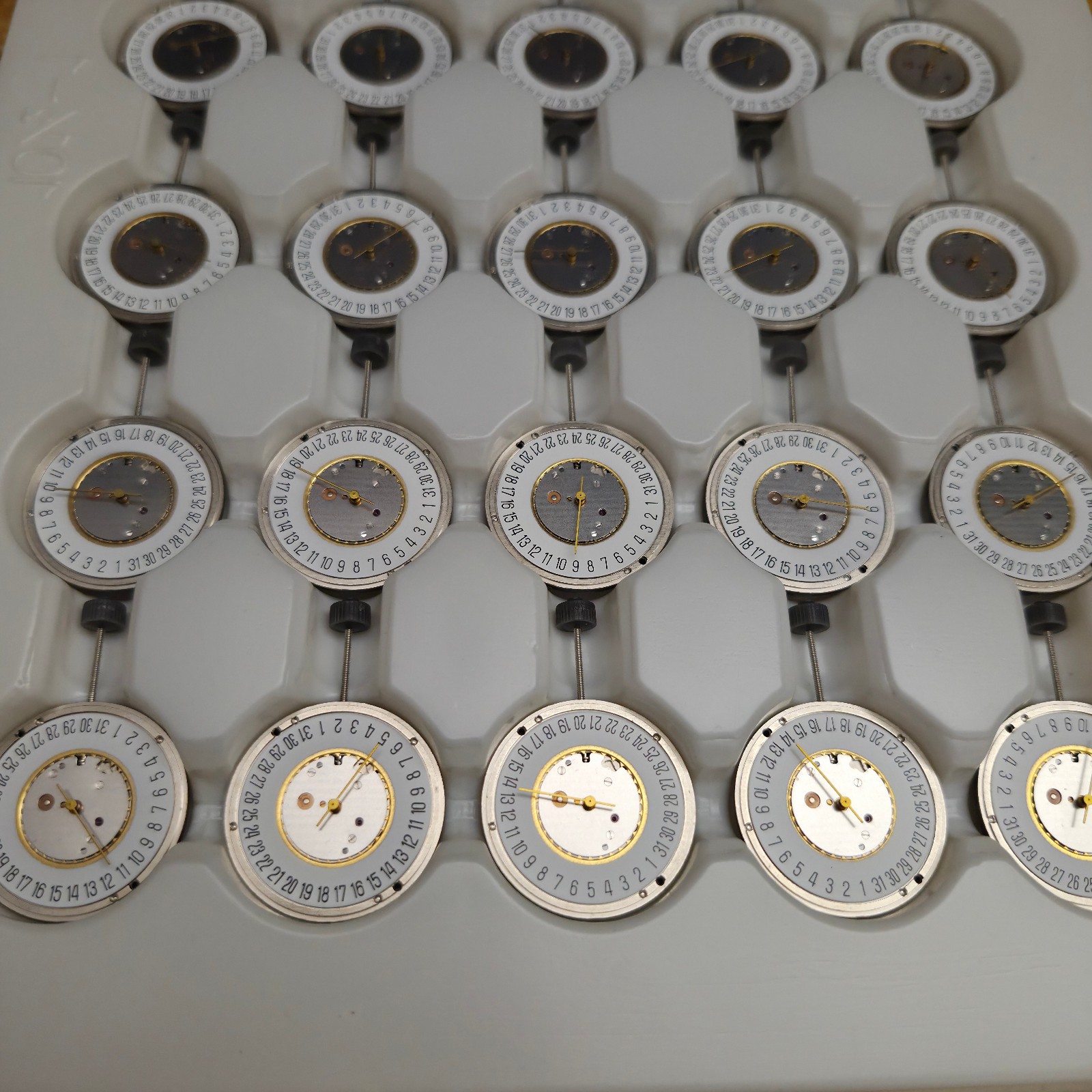 France Ebauches FE 2031 Quarz Uhrwerk. FE 2031 Quartz Movement NOS โ Bild 5