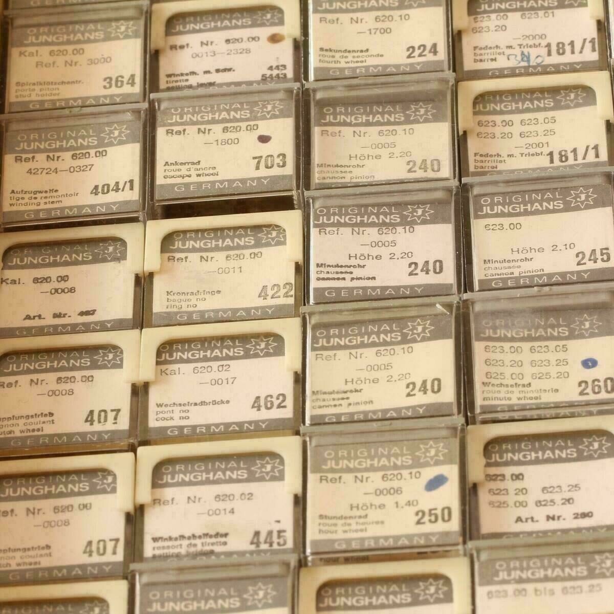 JUNGHANS WATCH PARTS cal. 620.02, date disc, setting bridge, Datumsscheibe ...